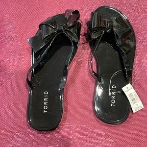 Torrid Black sandals with Bows, NWT great for the beach